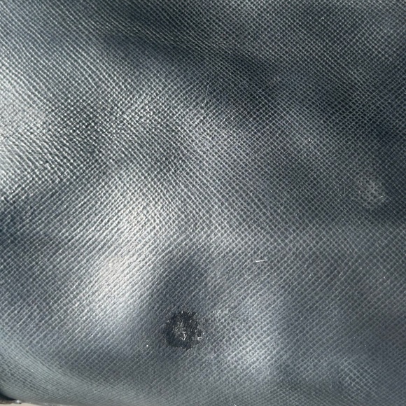 Flawed Tory Burch Robinson Tote - Picture 5 of 10